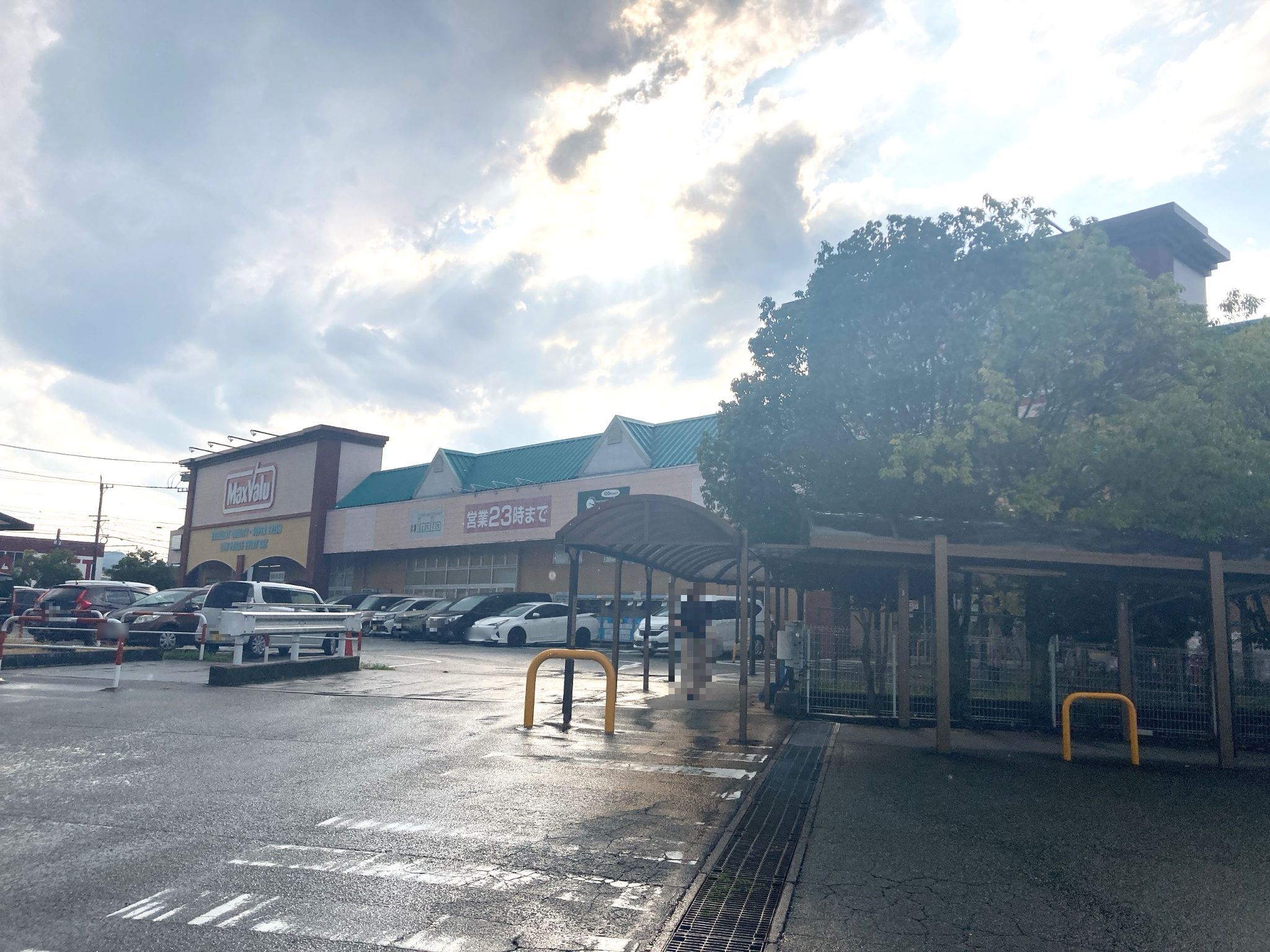マックスバリュ学園前店